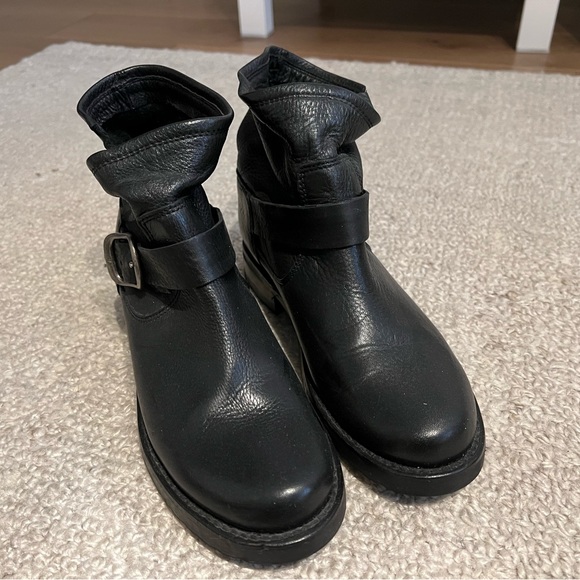 Frye Veronica Booties SIZE 6.5 - Picture 2 of 5